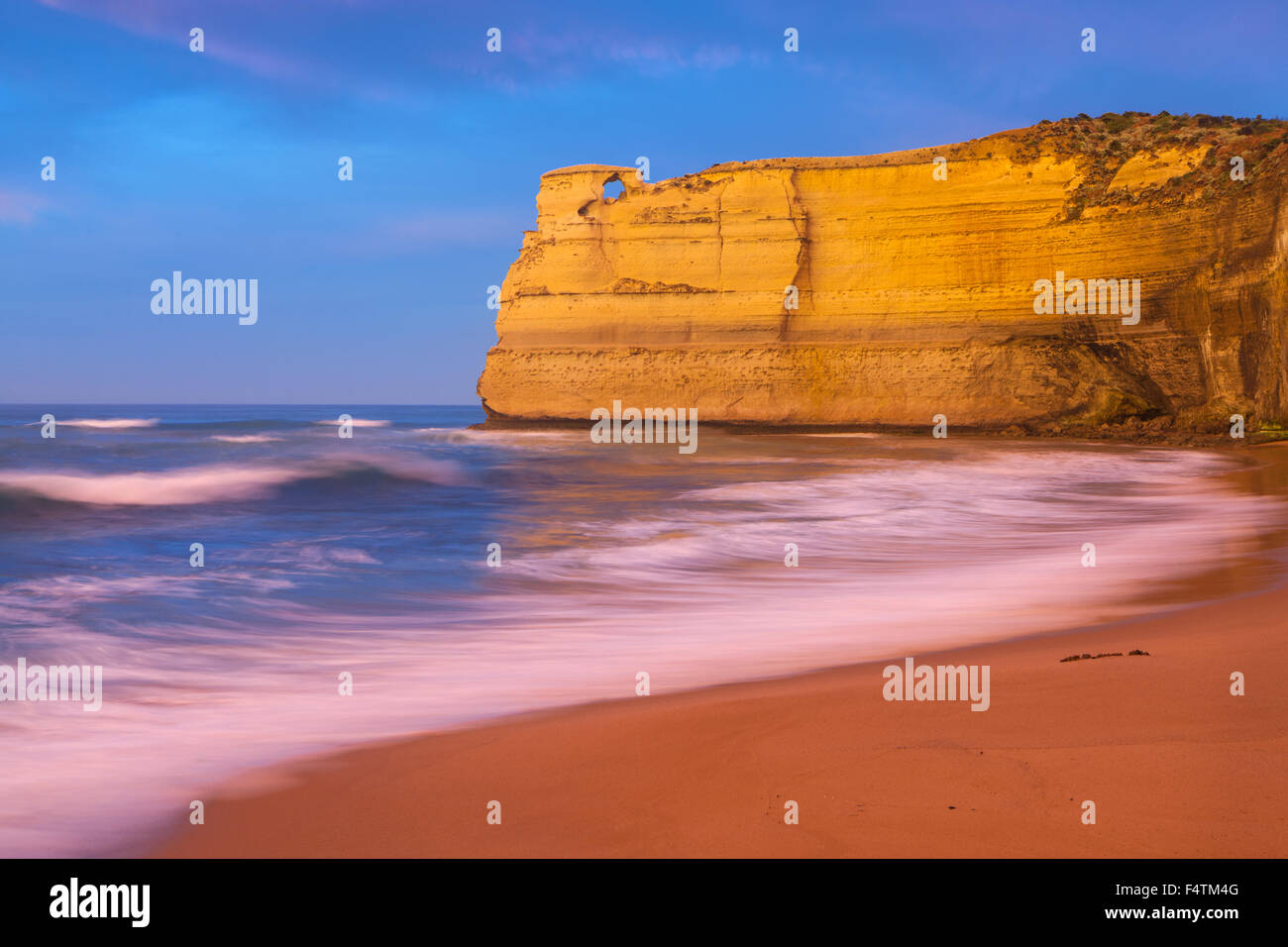 Gibson passo Beach, Australia, Victoria, Port Campbell, parco nazionale, costa, rock, Cliff, la luce del mattino Foto Stock