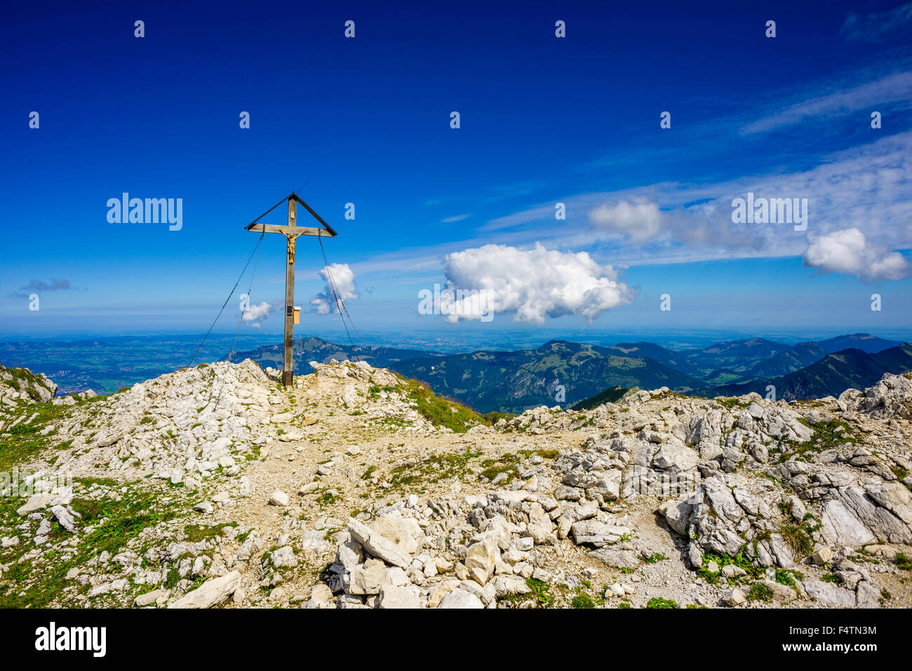 Regione di Allgäu, Algovia Alpi, Alpi, Baviera, cima, cielo blu, il cristianesimo, cristiana, Germania, Europa, montagne, vertice di croce, Gr Foto Stock