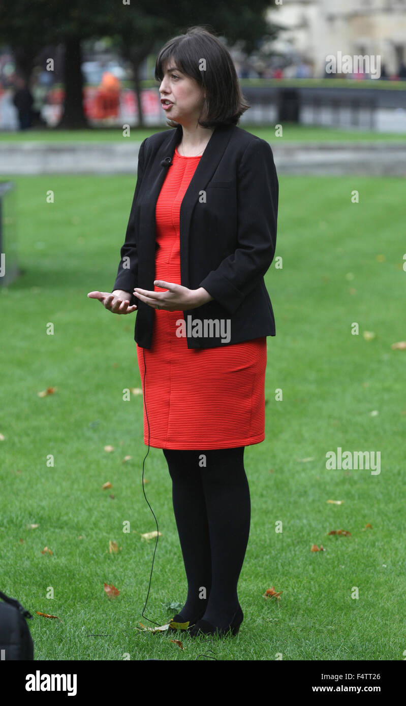 Londra, UK, 14 Sep 2015: Lucy Powell ombra del lavoro il segretario di Stato per l'Educazione visto in corrispondenza di Westminster a Londra Foto Stock