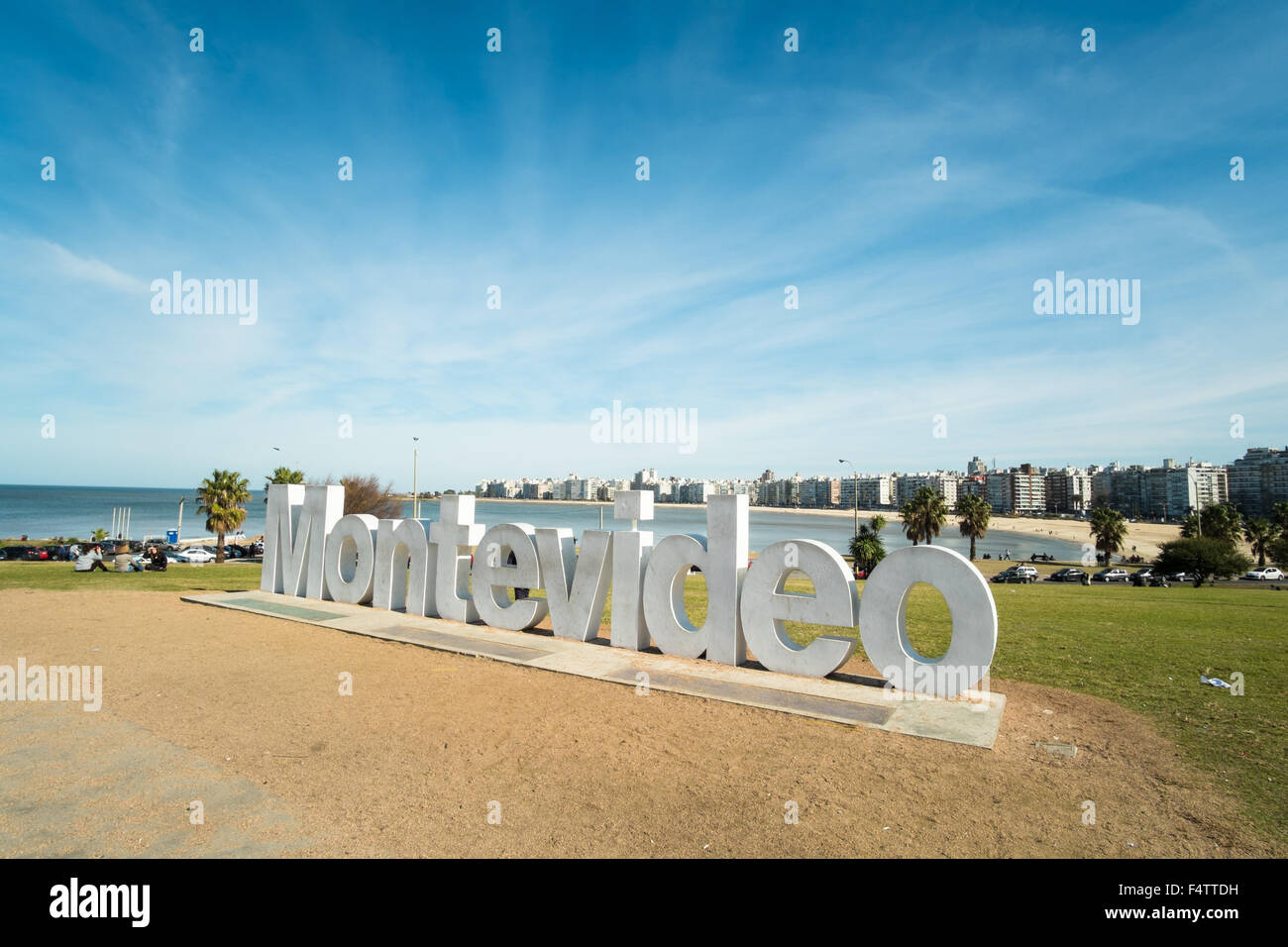 MONTEVIDEO, Uruguay - 26 luglio 2015: Montevideo scritto in lettere gigante presso la città orientale di accedere Foto Stock