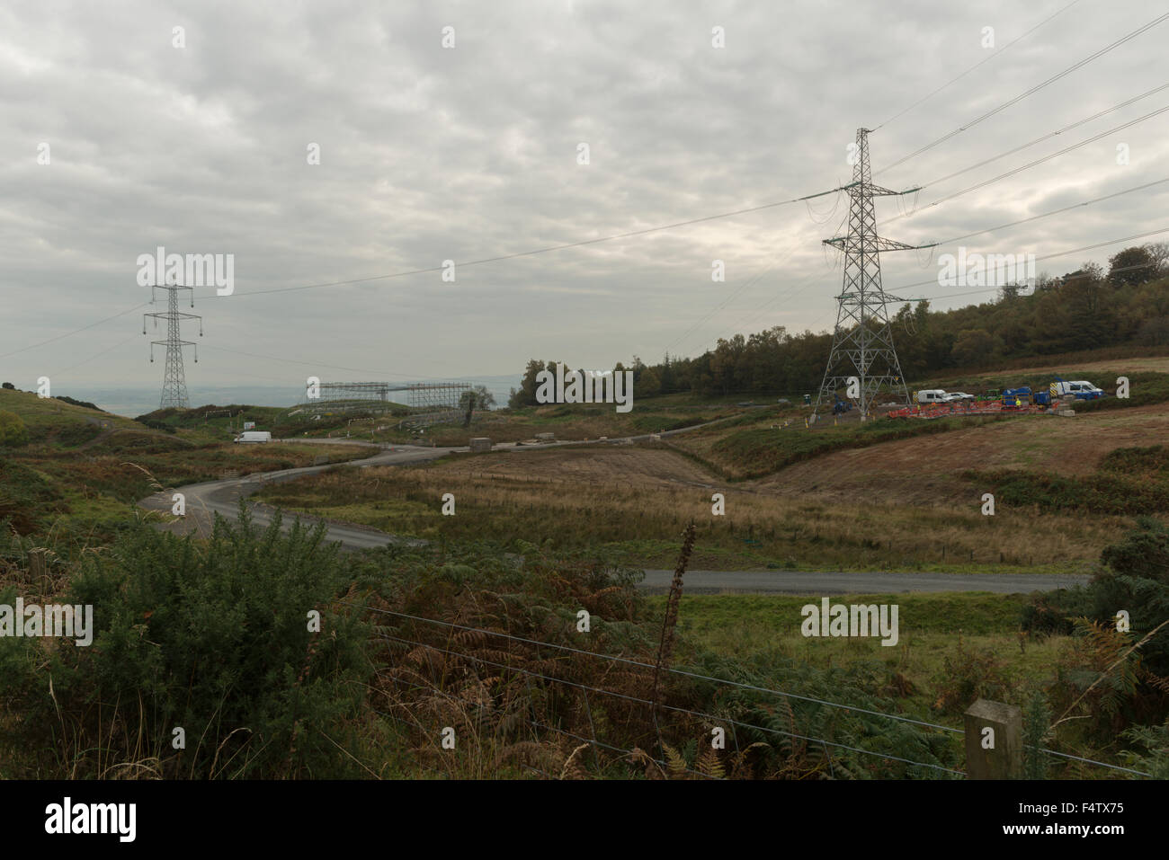 Beauly a Denny power line progetto di costruzione che mostra span per essere collegato. Foto Stock