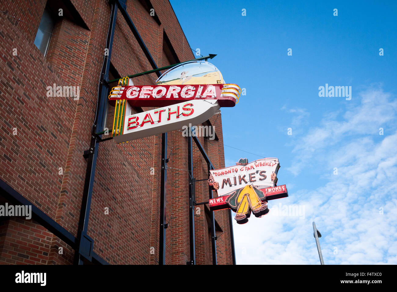 L'outdoor insegna al neon Museum di Edmonton, Alberta, Canada. Foto Stock