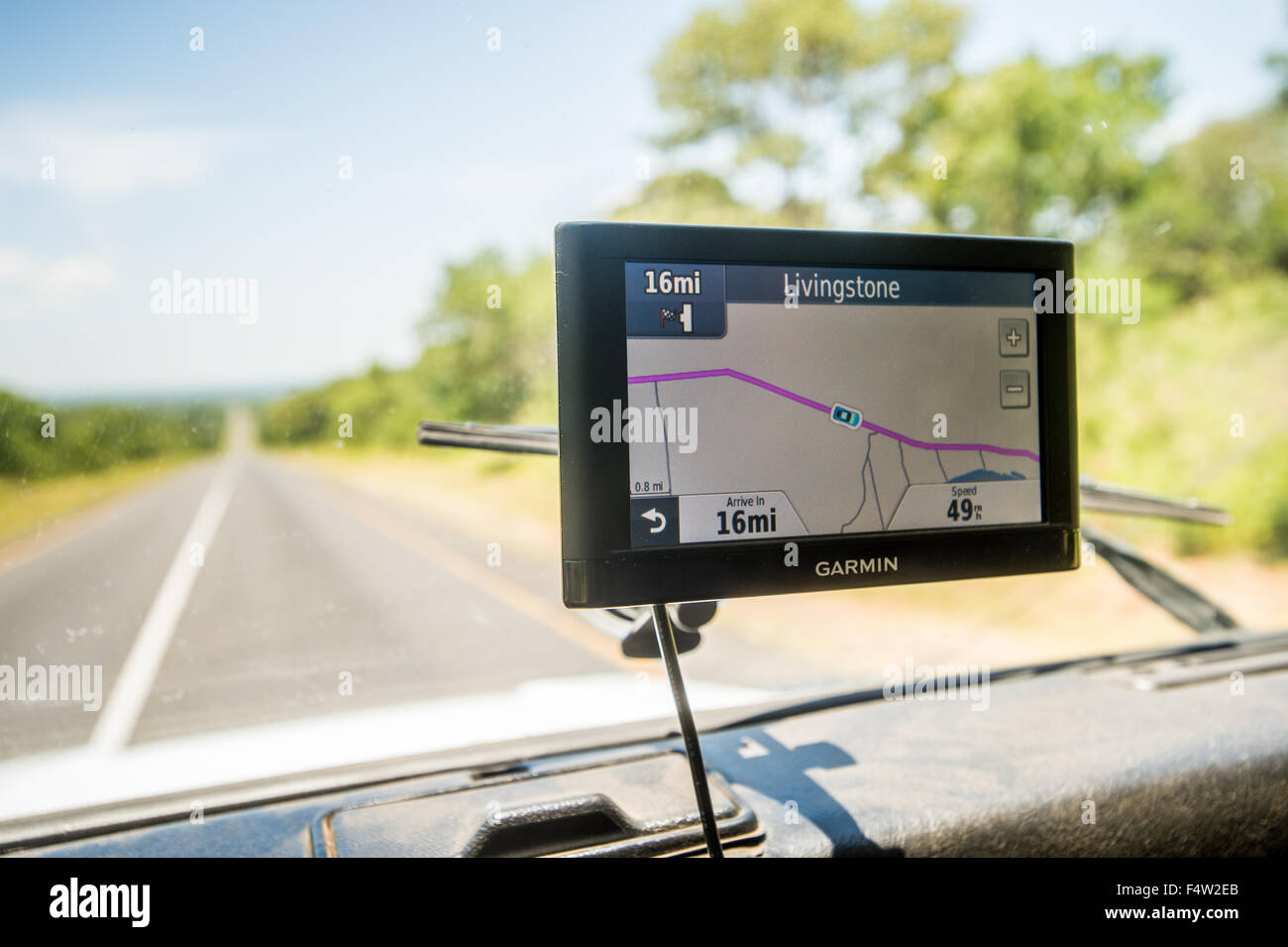 LIVINGSTONE, ZAMBIA - GPS sul parabrezza della vettura viaggia verso Livingstone. Foto Stock
