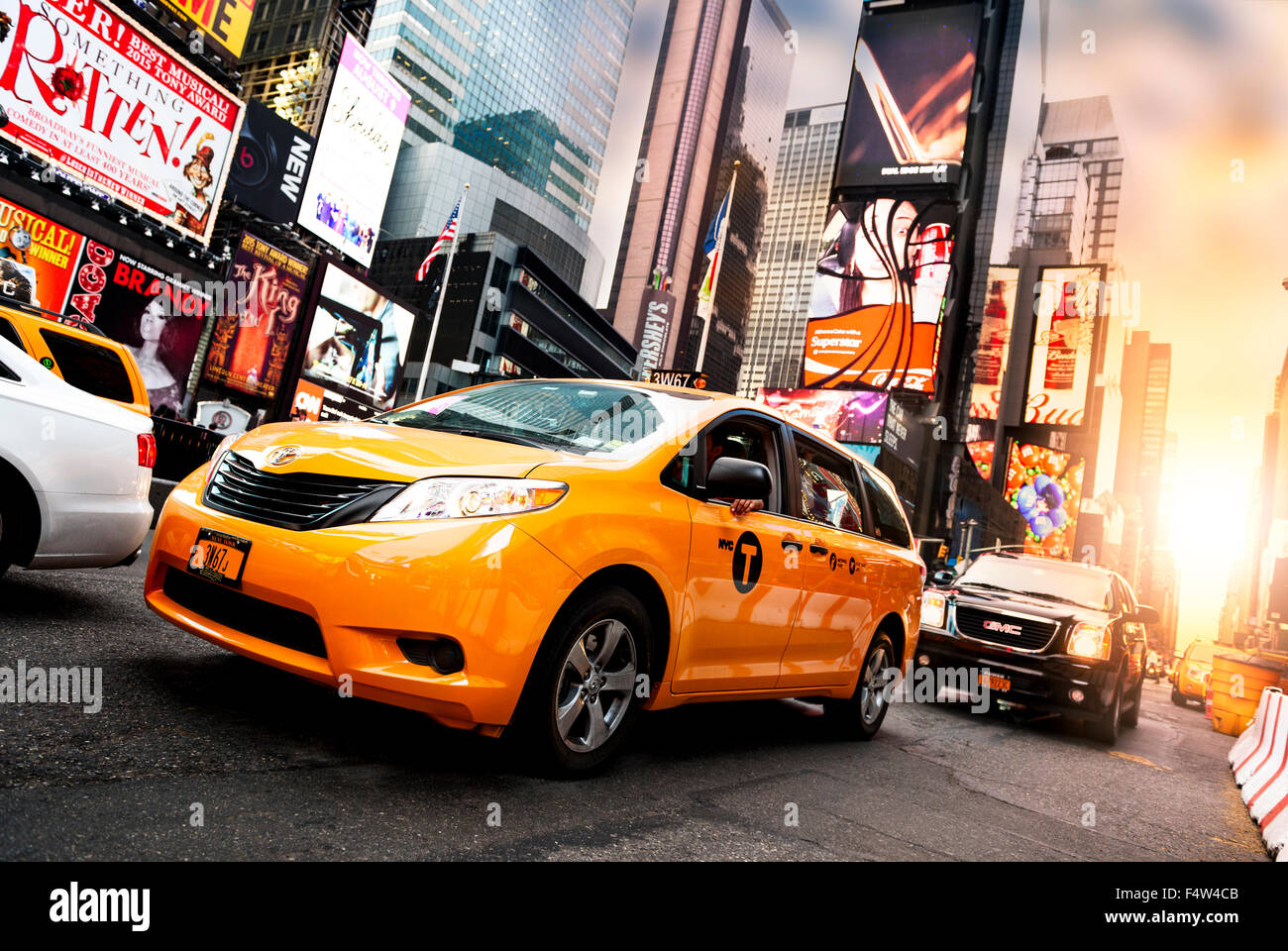 NEW YORK CITY - Luglio 09: Times Square, in primo piano con i Teatri di Broadway e LED animati segni, New York City, Stati Uniti d'America Foto Stock