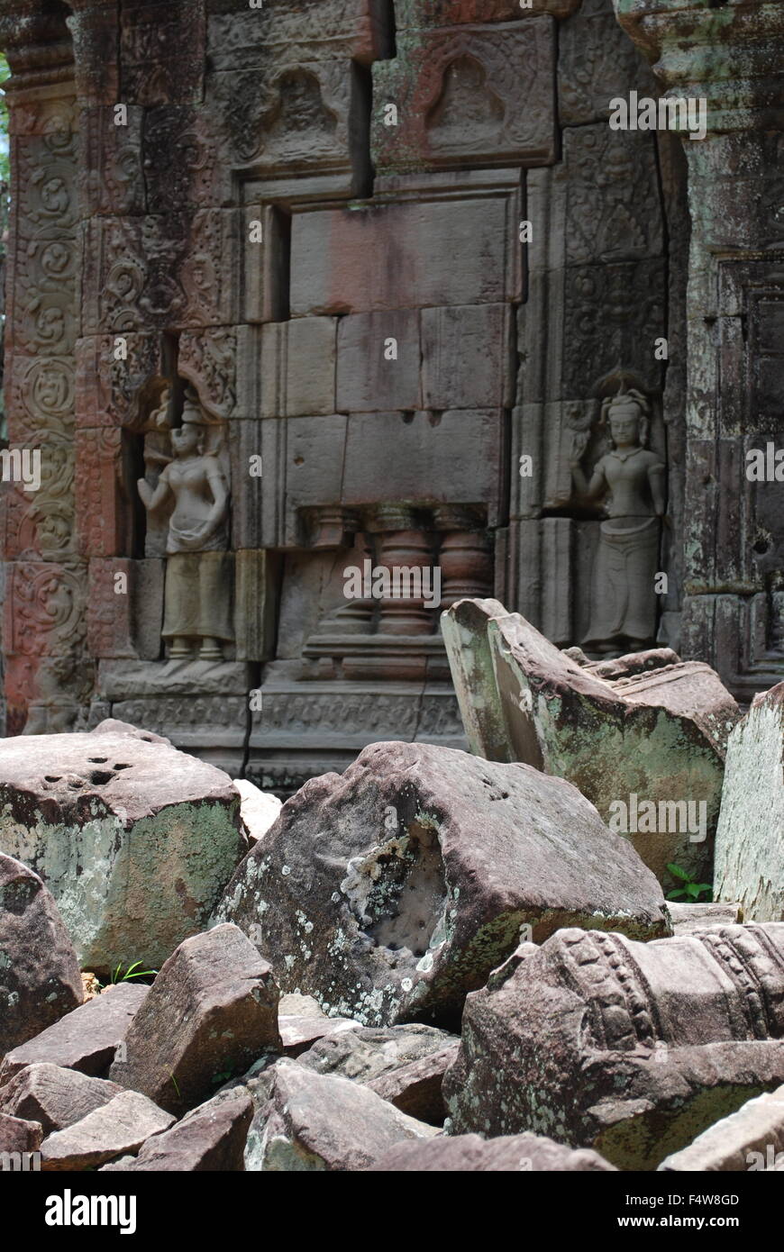 Sculture in pietra presso le rovine di Preah Khan complesso tempio in Cambogia. Foto Stock