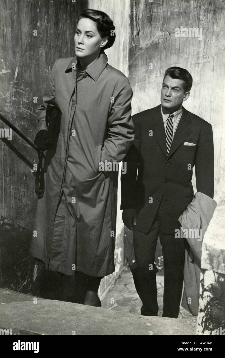 Attori Alida Valli e Jean Marais in una scena del film 'Miracles non ripetere" Foto Stock
