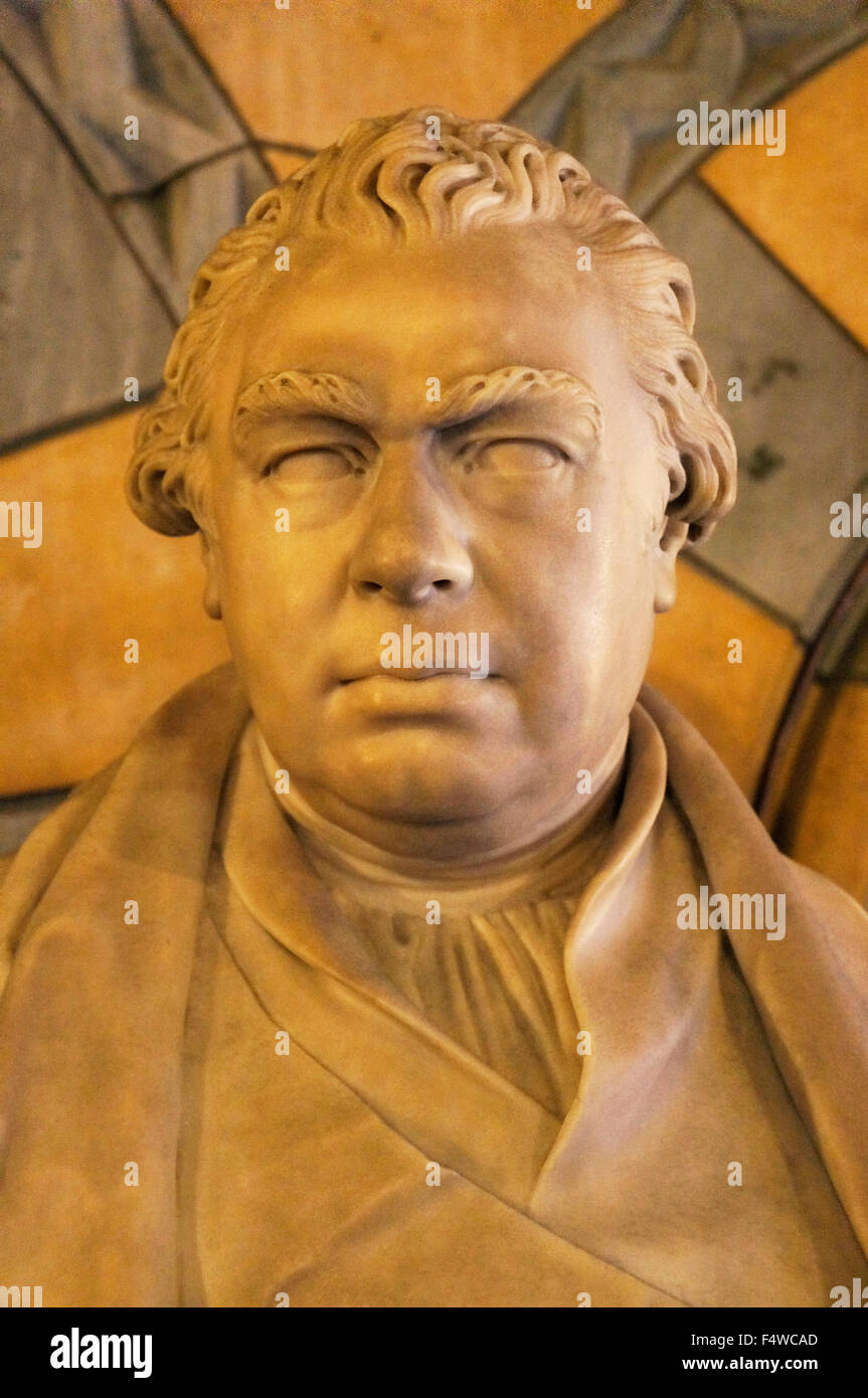 Londra, Regno Unito. Xvii oct, 2015. Statua di Sir Joseph Banks, un naturalista inglese e botanico, che hanno preso parte al capitano James Cook il primo viaggio, adopera 1768-1771. Museo di Storia Naturale di Londra, Regno Unito, il 18 ottobre 2015. © Libor Sojka/CTK foto/Alamy Live News Foto Stock