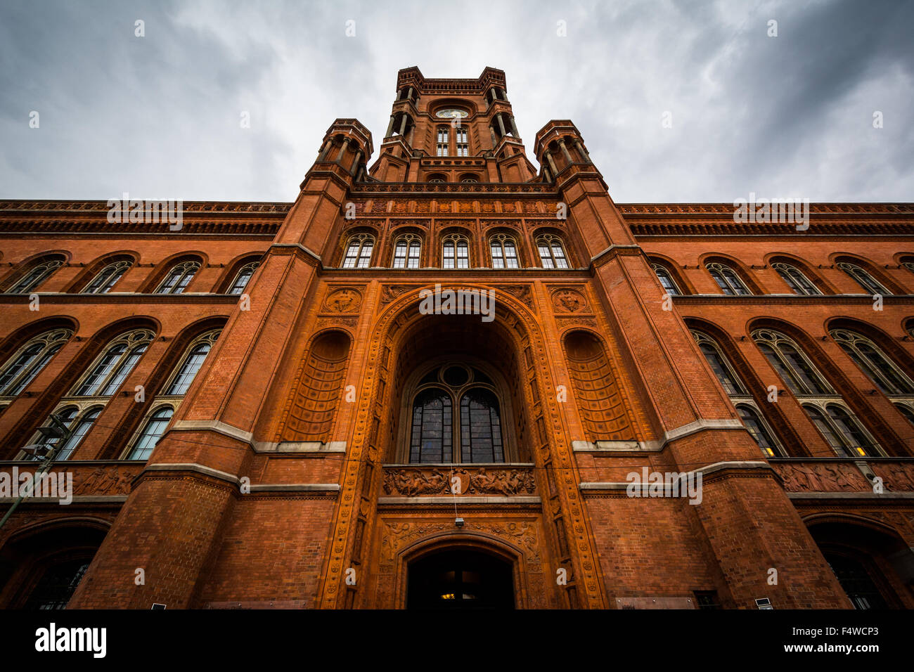 Il Municipio (Rotes Rathaus), nel quartiere Mitte di Berlino, Germania. Foto Stock