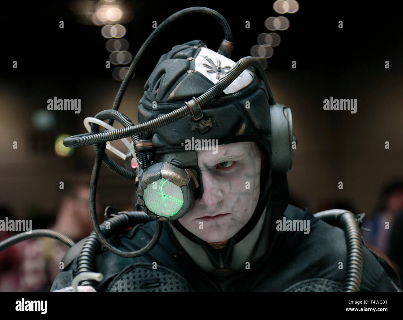 Londra, Regno Unito. 23 Ott, 2015. I devoti vestiti come i loro preferiti della cultura pop personaggi presenti in questo fine settimana a Londra Comic Con al centro Excel London REGNO UNITO 23.10.2015 Credito: theodore liasi/Alamy Live News Foto Stock