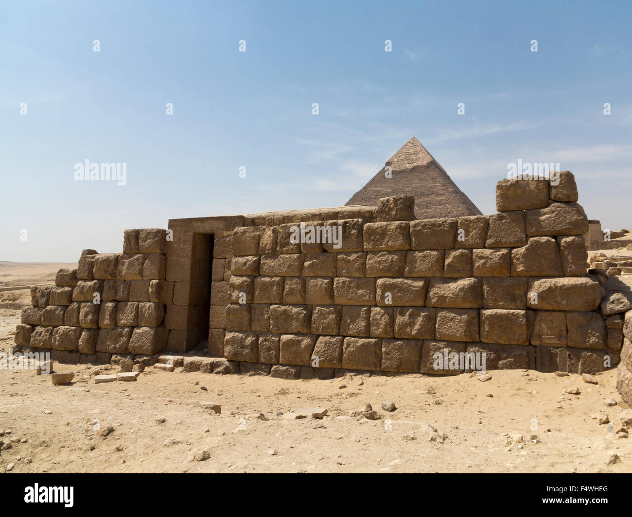 Vista della Piramide del faraone Khafre sull'altopiano di Giza, le Grandi Piramidi di Giza, il Cairo, Egitto Foto Stock