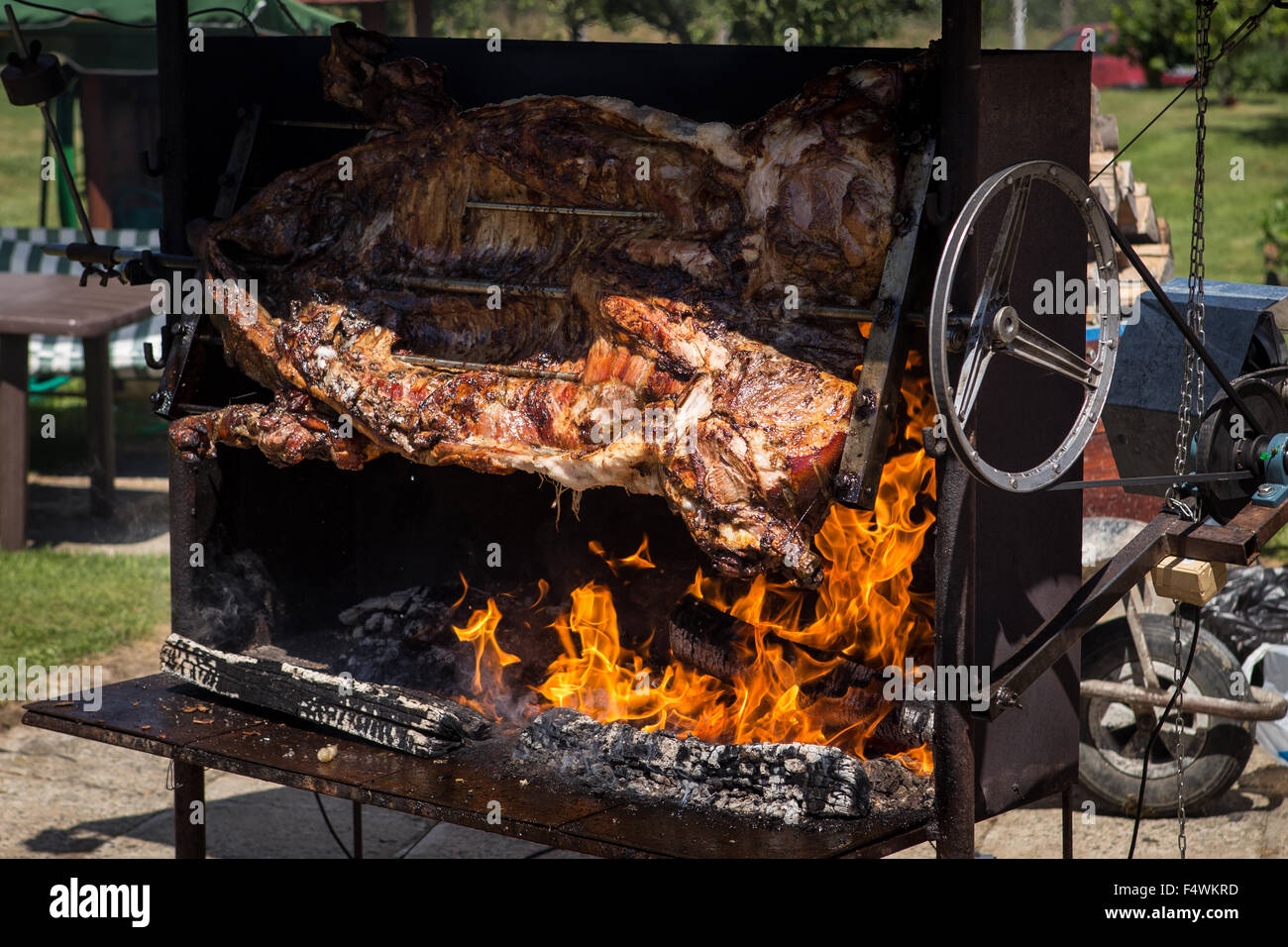 Maialino arrostito allo spiedo Foto Stock