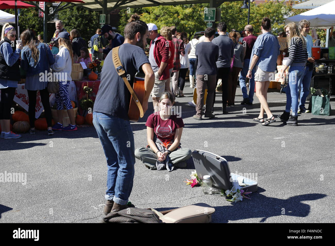 Durante la Bloomington, Indiana Sabato Mercato degli Agricoltori nel centro cittadino. Foto Stock