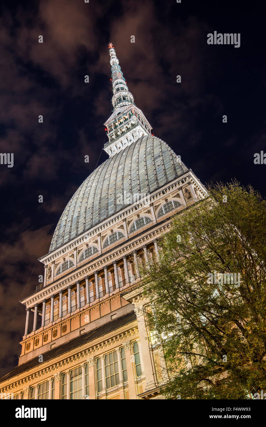 Vista notturna della Mole Antonelliana, Torino, Piemonte, Italia Foto Stock