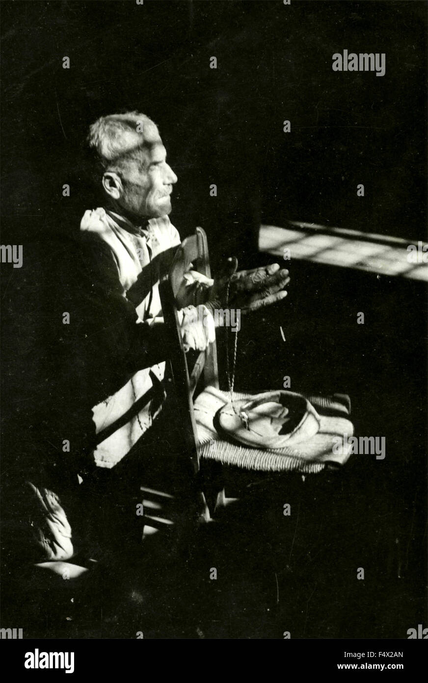 Un storpio nella preghiera di Padre Pio da Pietrelcina, Italia Foto Stock