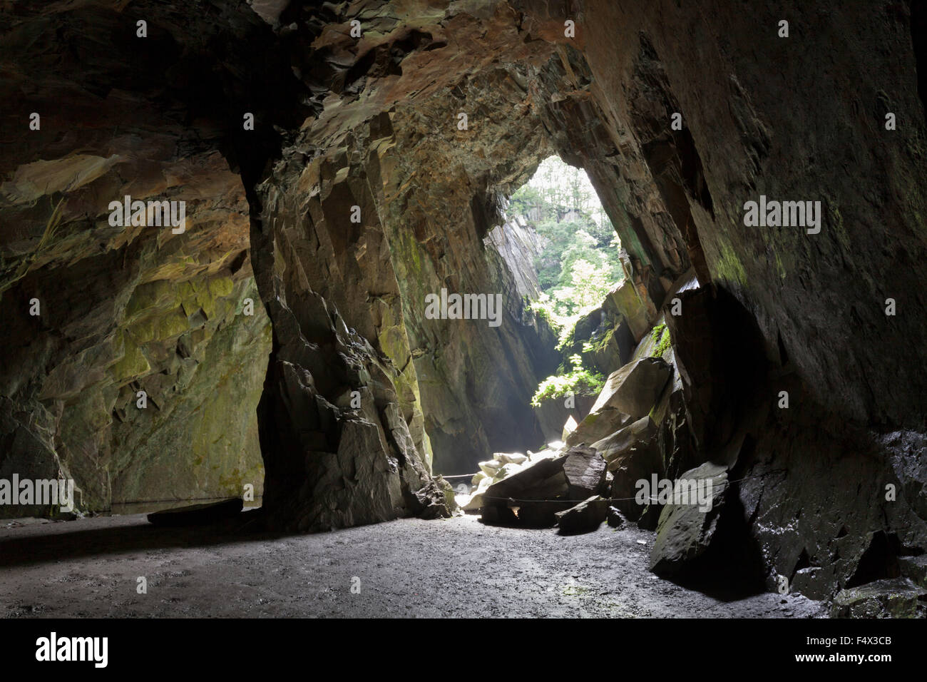 Grotta della cattedrale, Little Langdale, miniera di ardesia, Lake District UK Foto Stock