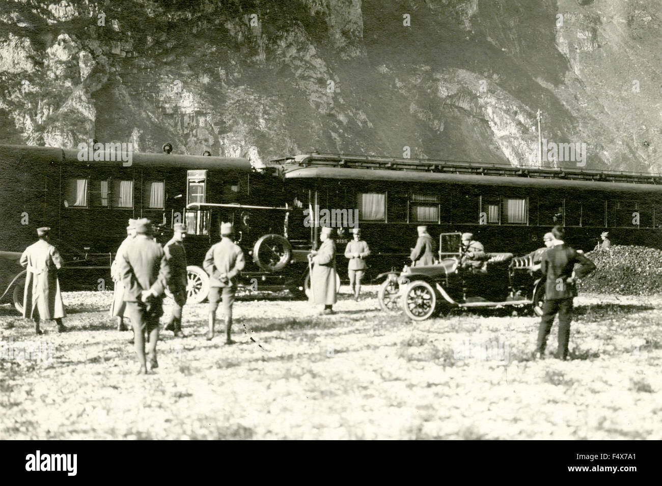 Il generale Cadorna visita le truppe del Regio esercito italiano in Trentino durante la guerra del 1915-1918, Italia Foto Stock