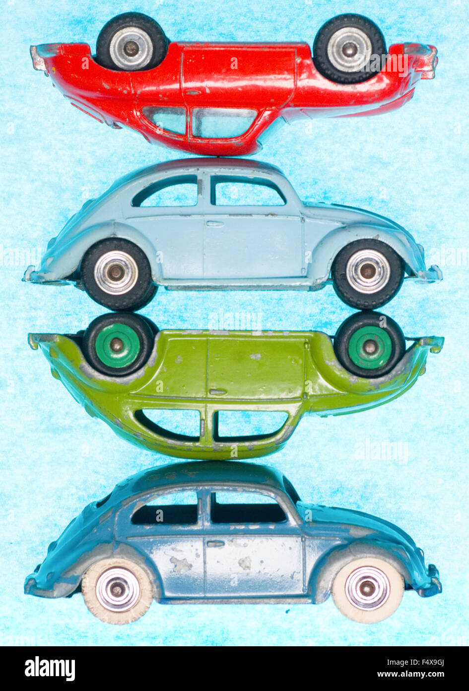 Dinky VWs e Porsche, colorato pila di modellini di automobili Foto Stock