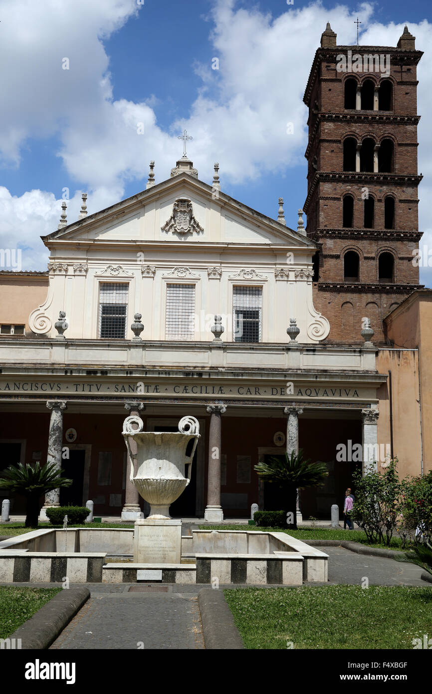 Basilica di Santa Cecilia in Trastevere Roma. La chiesa è il luogo di riposo del santo patrono di musica di Santa Cecilia. Foto Stock