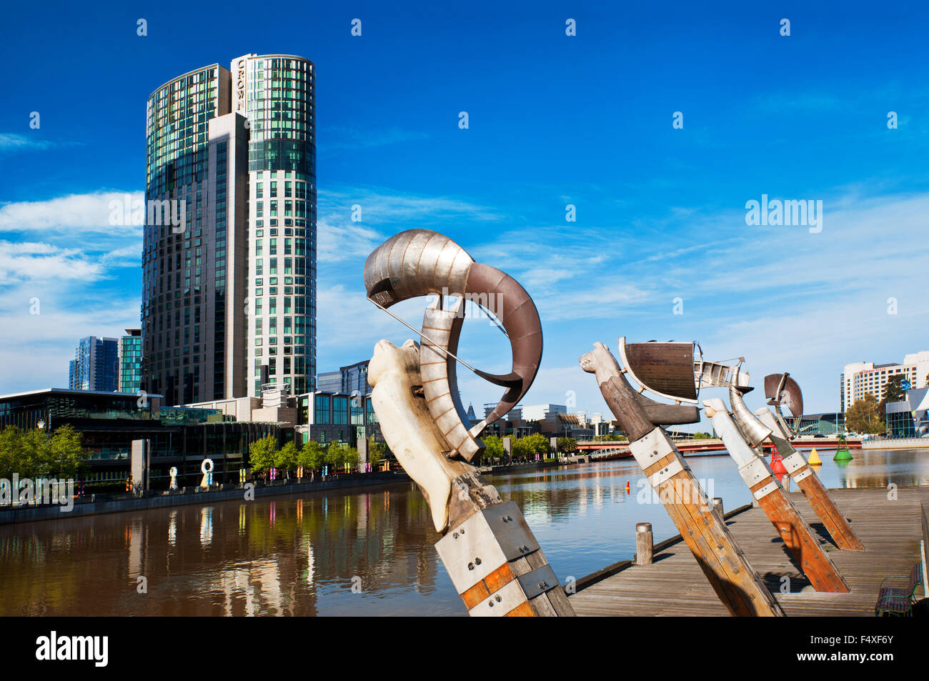 Arts a piedi a Melbourne il fiume Yarra. Foto Stock