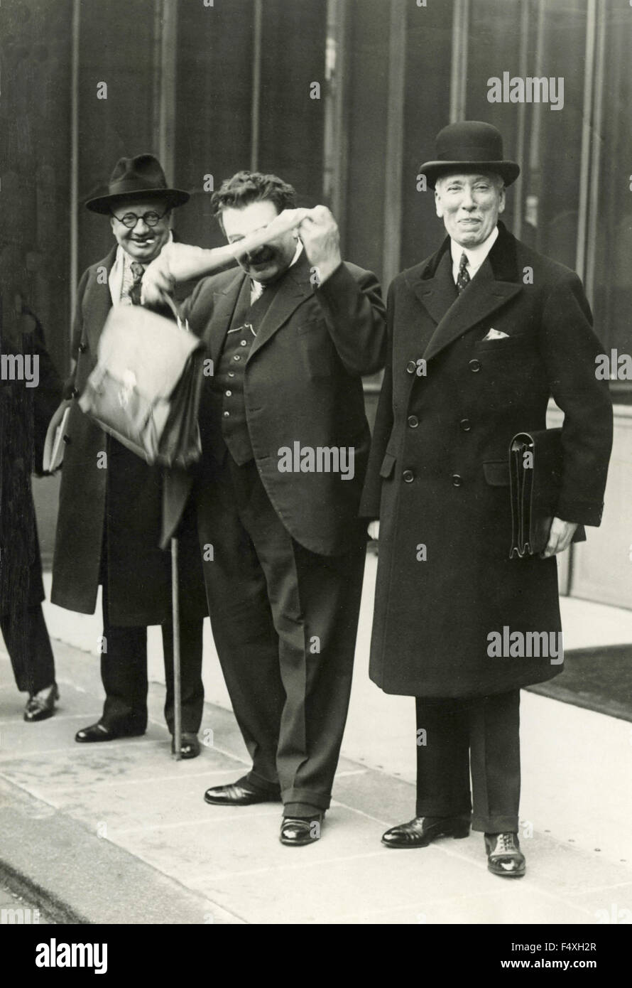 Consiglio dei ministri dell'Elysee: i politici francesi Edouard Herriot (centro), René Renoult e de Monzie, Parigi, Francia Foto Stock