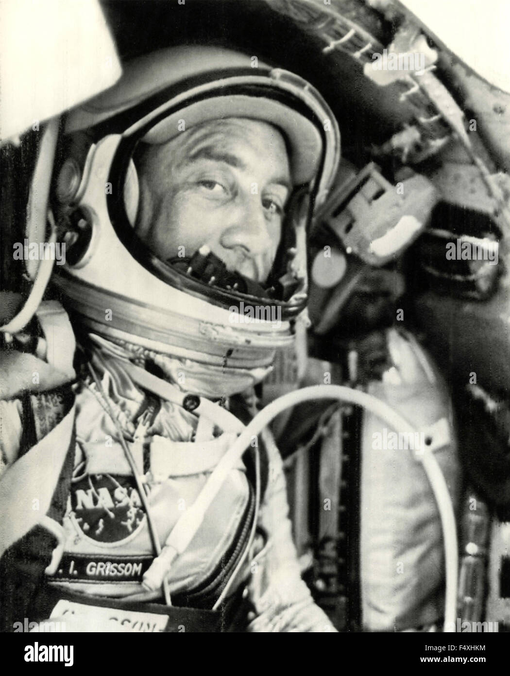 L'astronauta americano Virgil Grissom all'interno della capsula spaziale per i preparativi finali prima del volo, Cape Canaveral, in Florida, Stati Uniti d'America Foto Stock