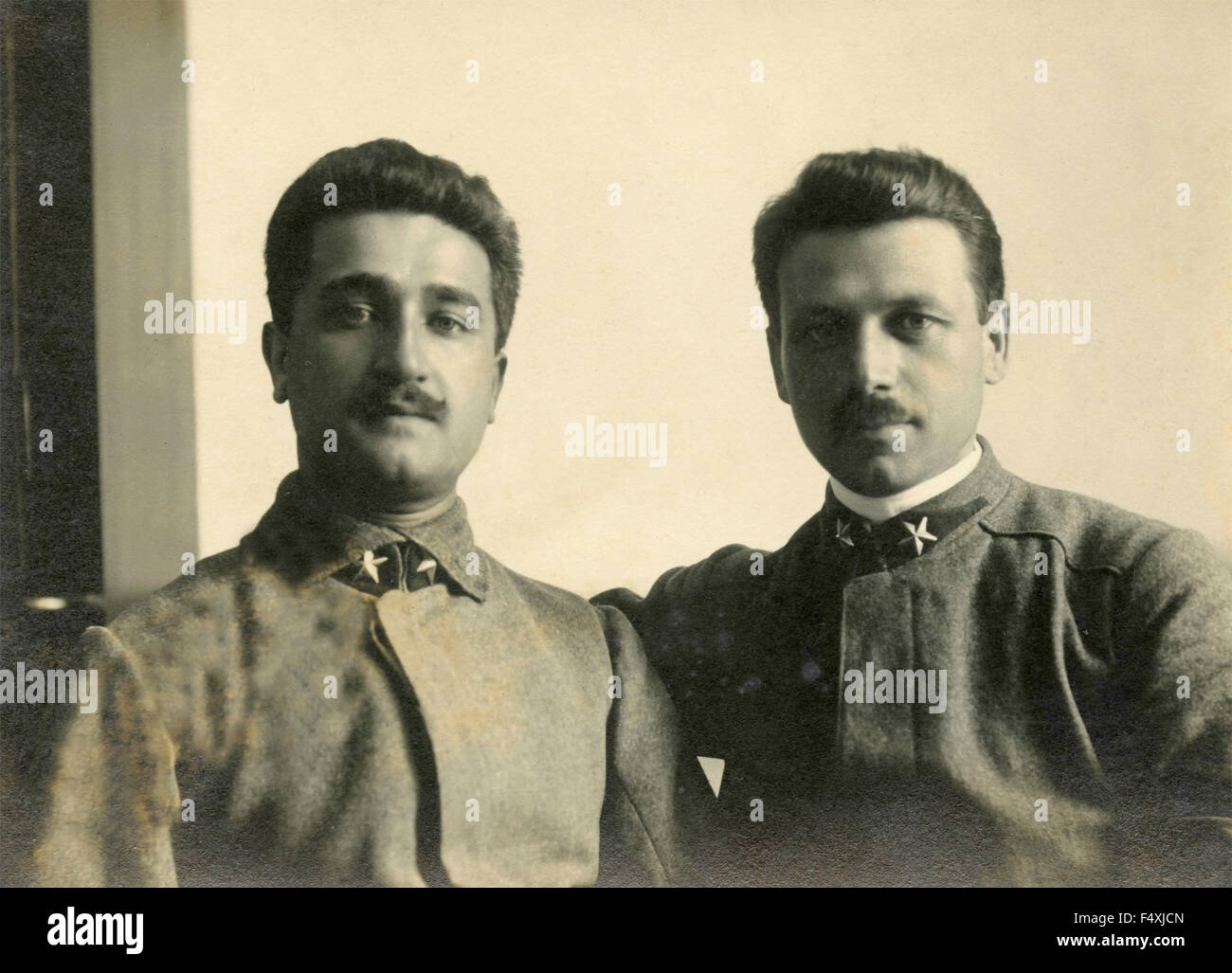 Due soldati in uniforme della Prima Guerra Mondiale Foto Stock