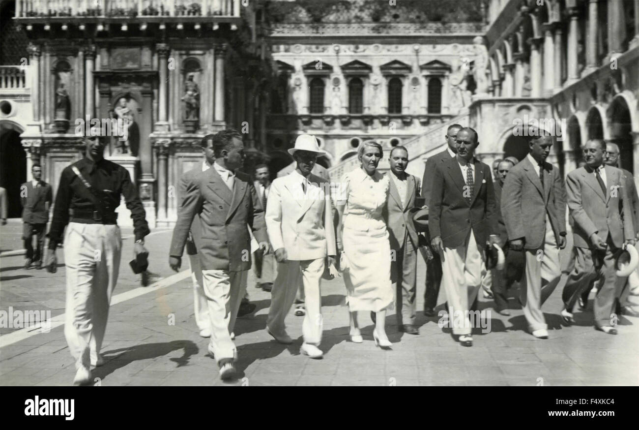 Il nazista Joseph Goebbels e sua moglie visita al Palazzo Ducale di Venezia, Italia Foto Stock
