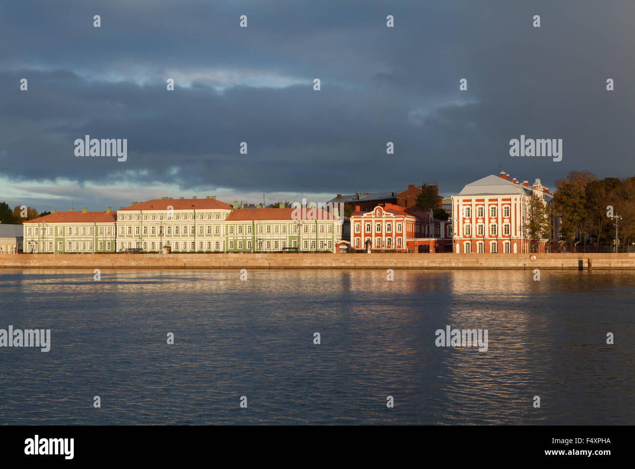 L'Università Statale di San Pietroburgo. Universitetskaya Embankment, San Pietroburgo, Russia. Foto Stock