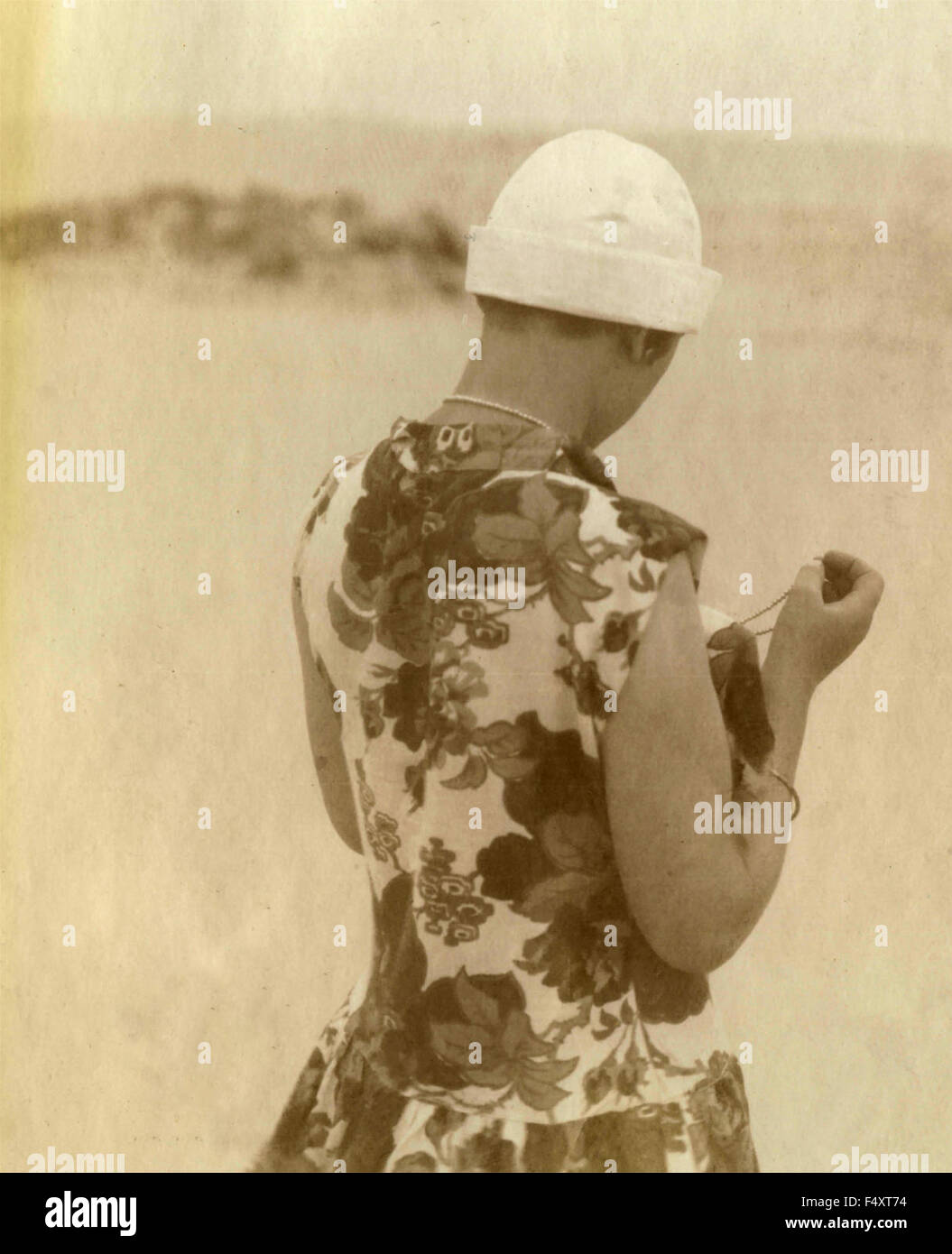 Una donna da dietro con un cappello bianco, Danimarca Foto Stock