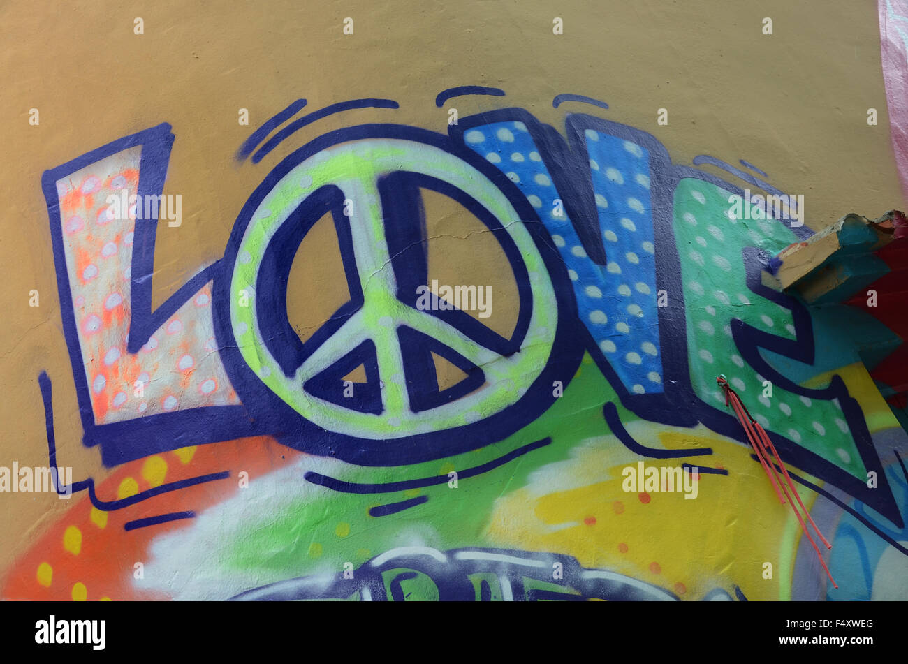 Amore combinato con il famoso simbolo di CND Foto Stock