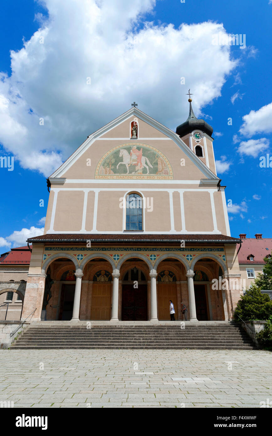 La facciata della chiesa con ingresso, Beuron Benedettina Arciabbazia nella Valle del Danubio, Beuron, Baden-Württemberg, Germania Foto Stock