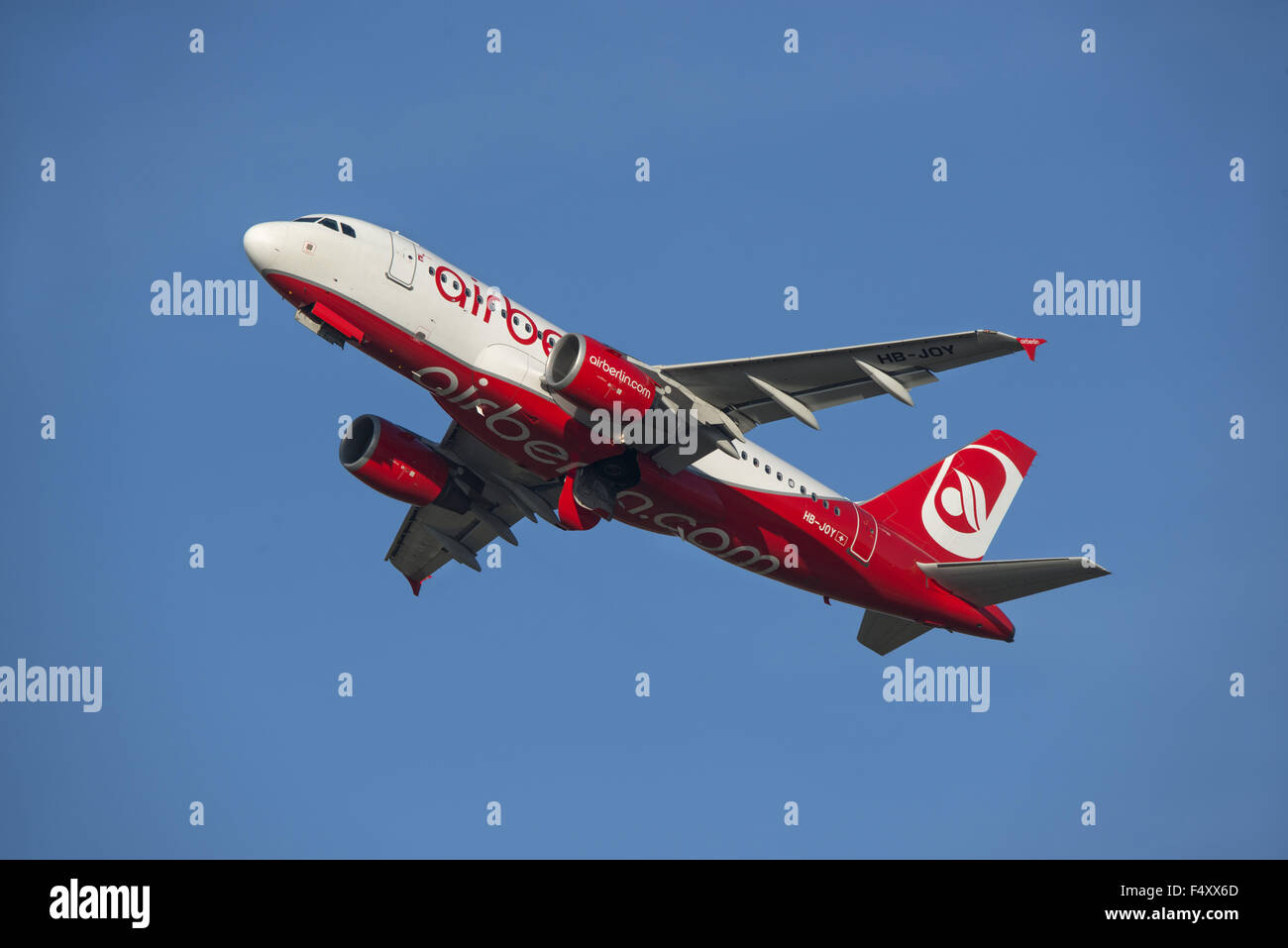 Airbus A319-112, HB-GIOIA, Airberlin, climbing Foto Stock