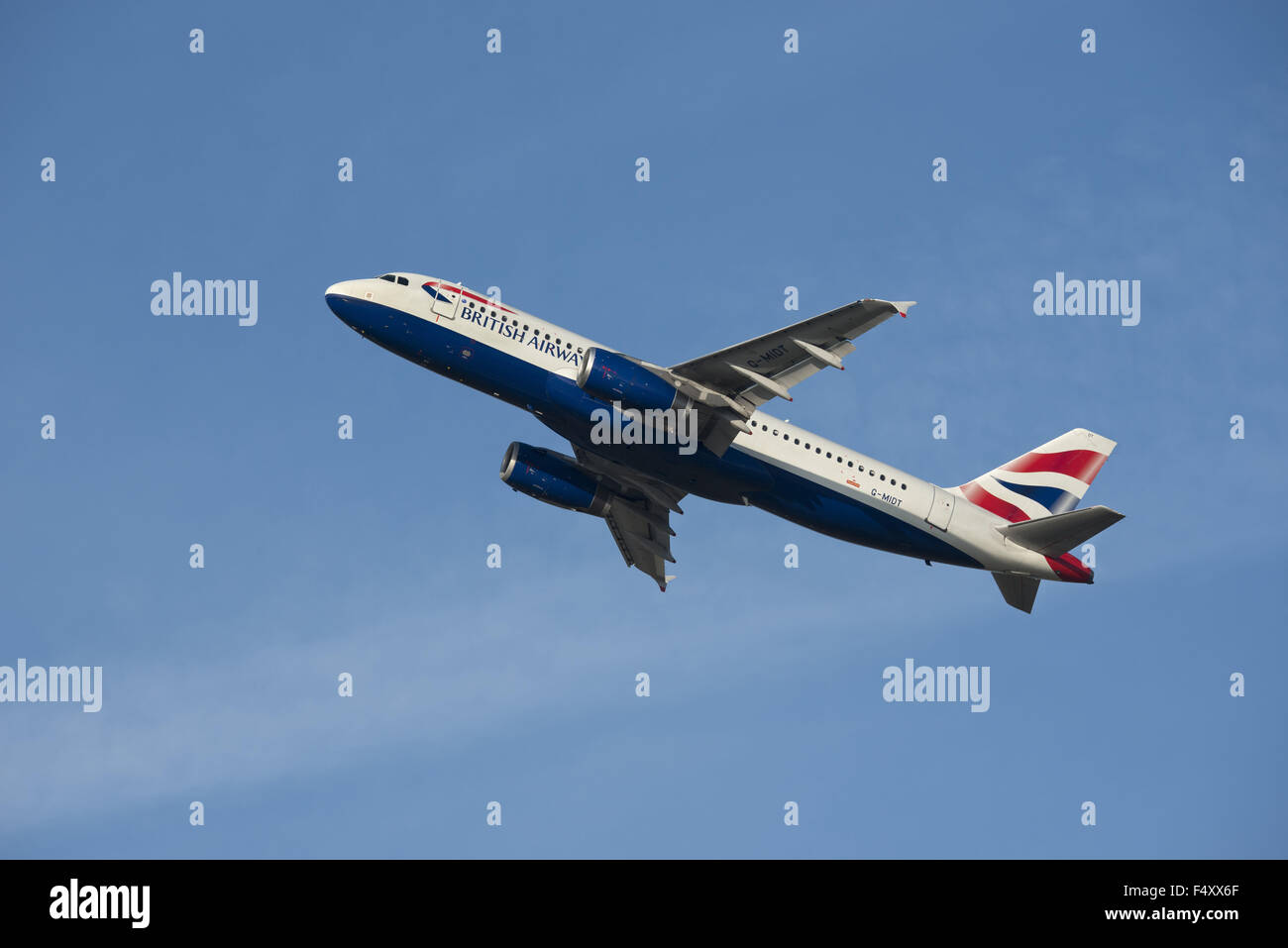British Airways Airbus A320-232, climbing Foto Stock