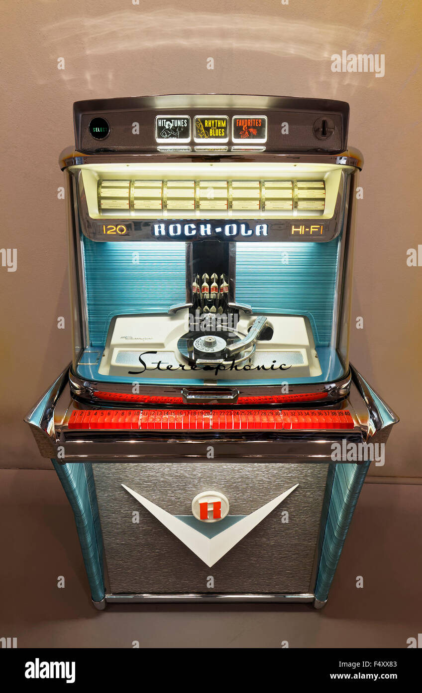 Jukebox, modello Rock-Ola 1475 Tempo 1, stereo, con record changer,  costruito nel 1959 Foto stock - Alamy