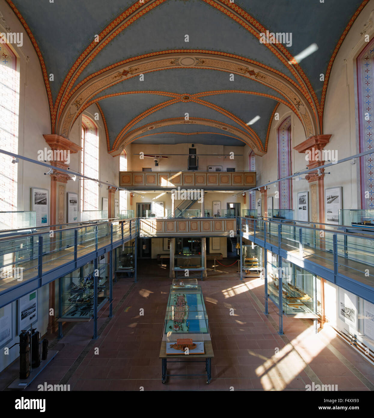 La spedizione e il museo navale nella navata centrale dell'ex Wolfgang, Wörth am Main, Mainviereck, bassa Franconia Foto Stock