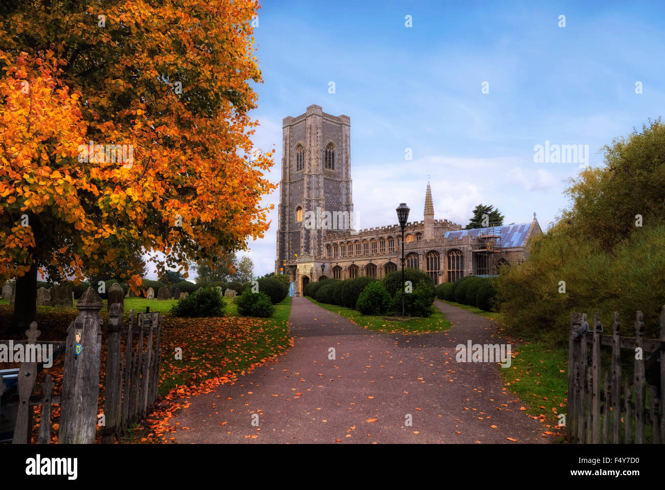 San Pietro e la chiesa di St Paul, Lavenham, Suffolk, Inghilterra, Regno Unito Foto Stock