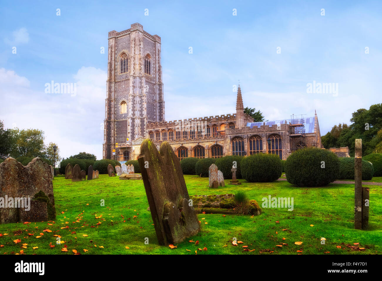 San Pietro e la chiesa di St Paul, Lavenham, Suffolk, Inghilterra, Regno Unito Foto Stock