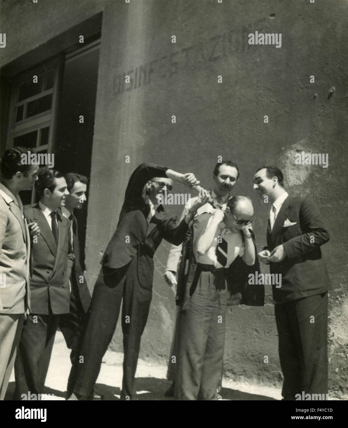 Il giornalista italiano Mario Natali, l'addetto stampa di LAI, Fausto alati e Chinigo, Italia Foto Stock