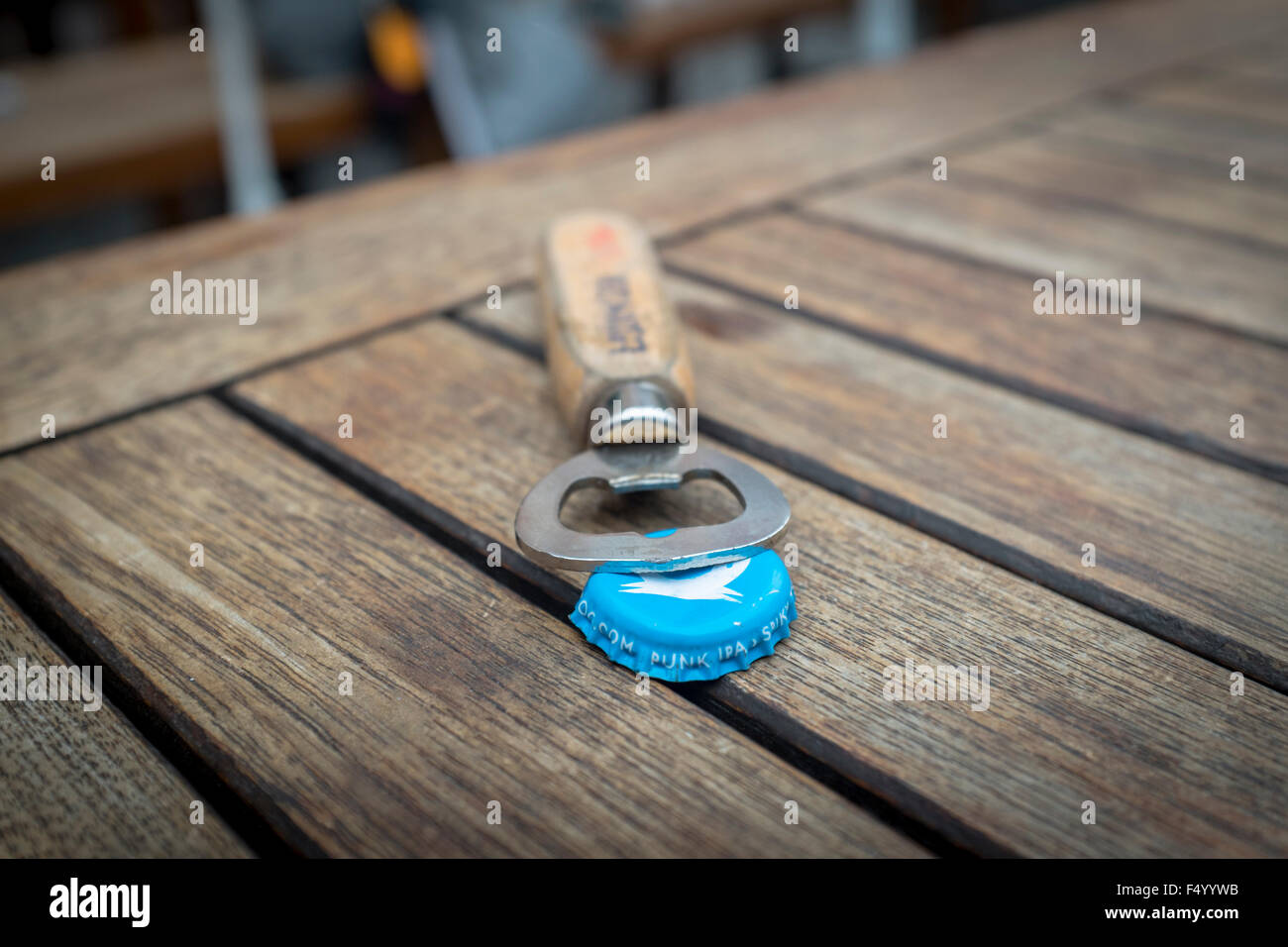 Apribottiglie e birra Brewdog tappo di bottiglia Foto Stock