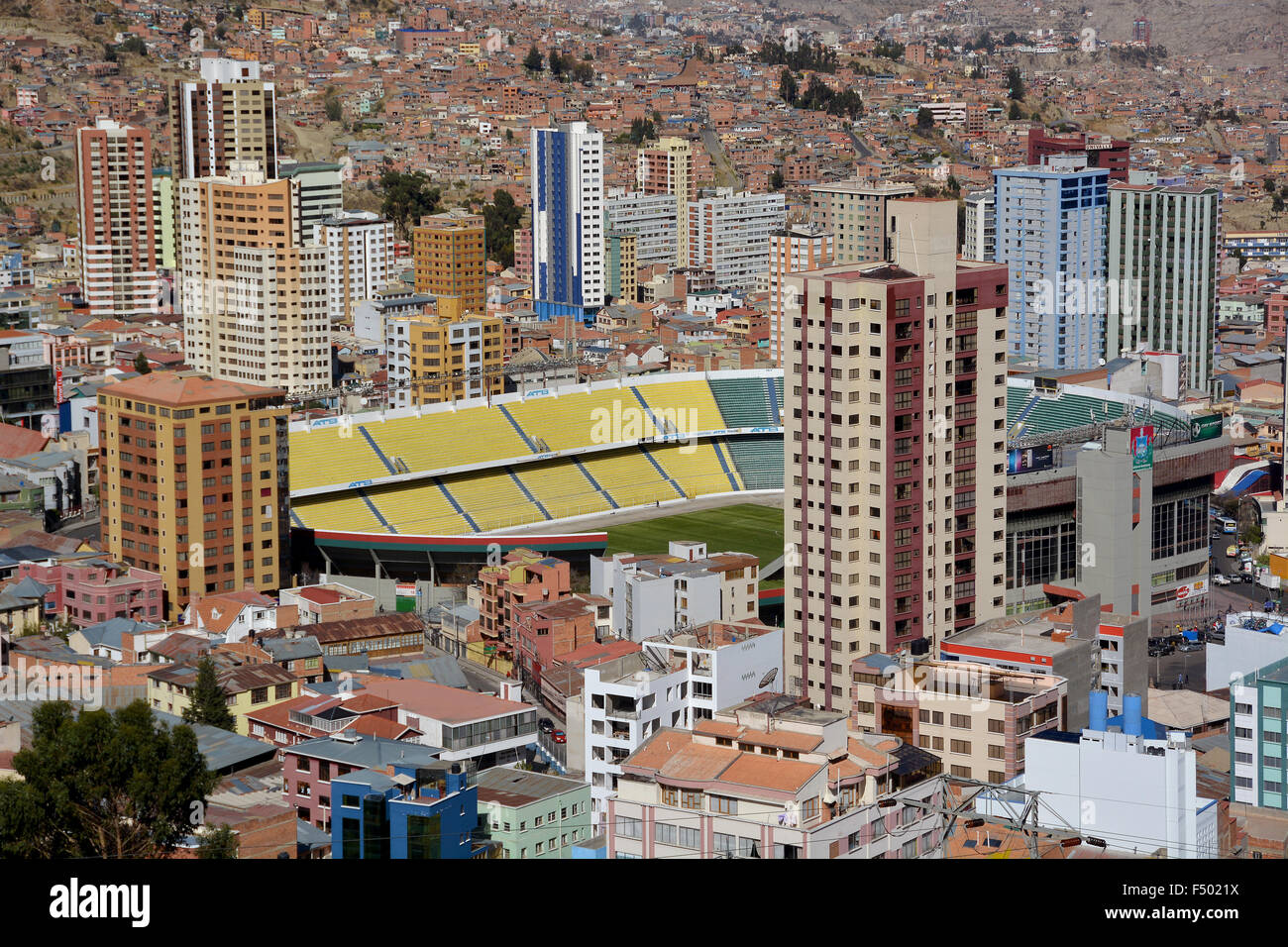 Grattacieli e estadio hernando siles stadium, La Paz, Bolivia Foto stock -  Alamy