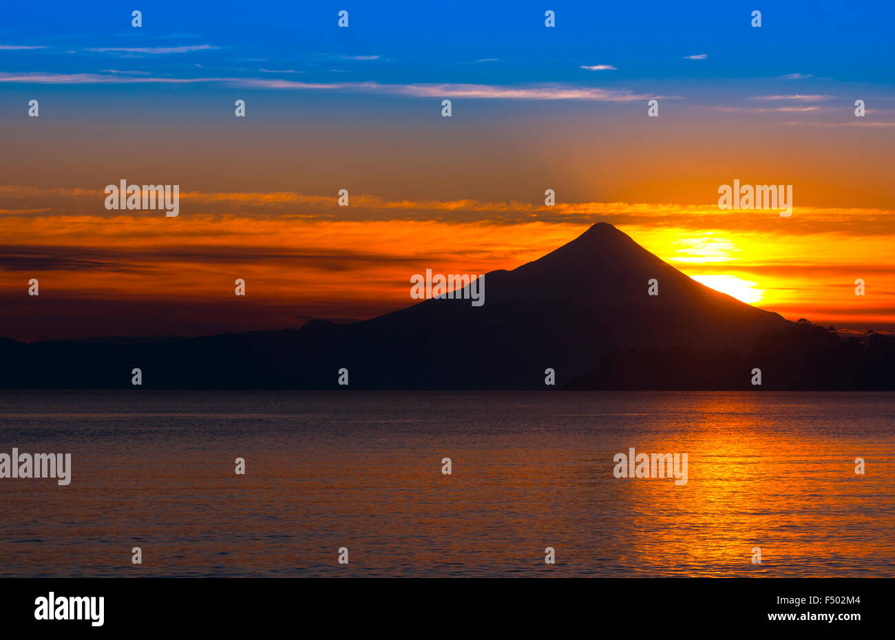 Volcan Osorno, Lago Llanquihue, Cile. Regione de los Lagos. Vulcano Osorno Foto Stock
