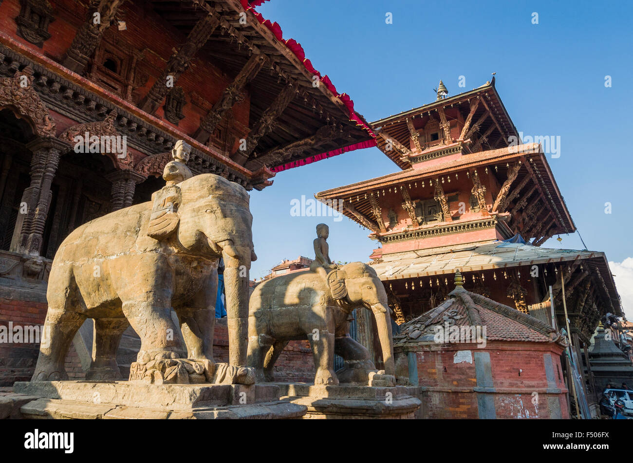 Custode di pietra elefanti a Durbar Square Foto Stock Custode di pietra elefanti a Durbar Square Foto Stock