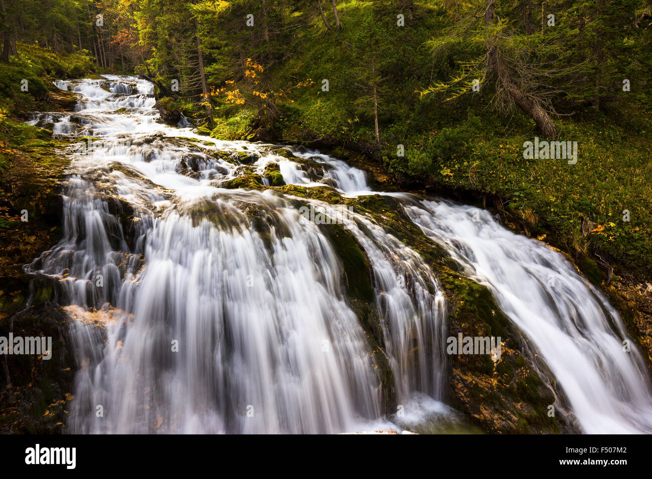 Le cascate di Fanes. Le Dolomiti di Ampezzo. Parco Naturale Dolomiti d'Ampezzo. Veneto. Italia. Europa. Foto Stock