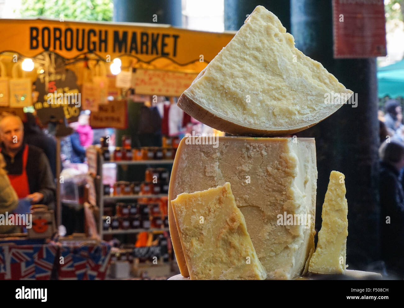 Un formaggio stallo a Borough Market, Londra England Regno Unito Regno Unito Foto Stock