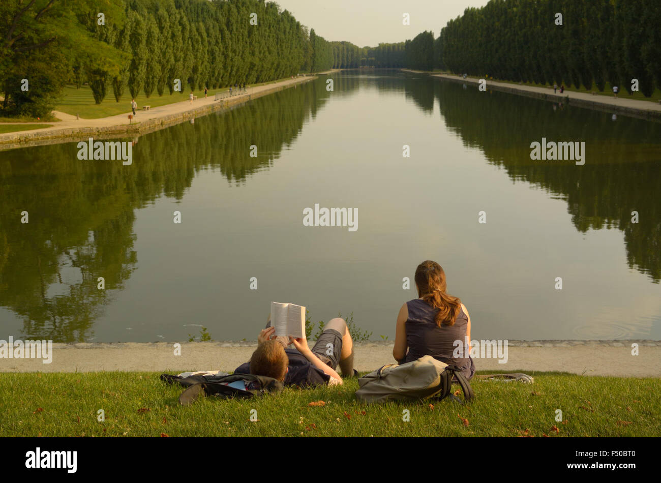 Un paio di rilassarsi nel parco di Sceaux, Hauts de Seine FR Foto Stock