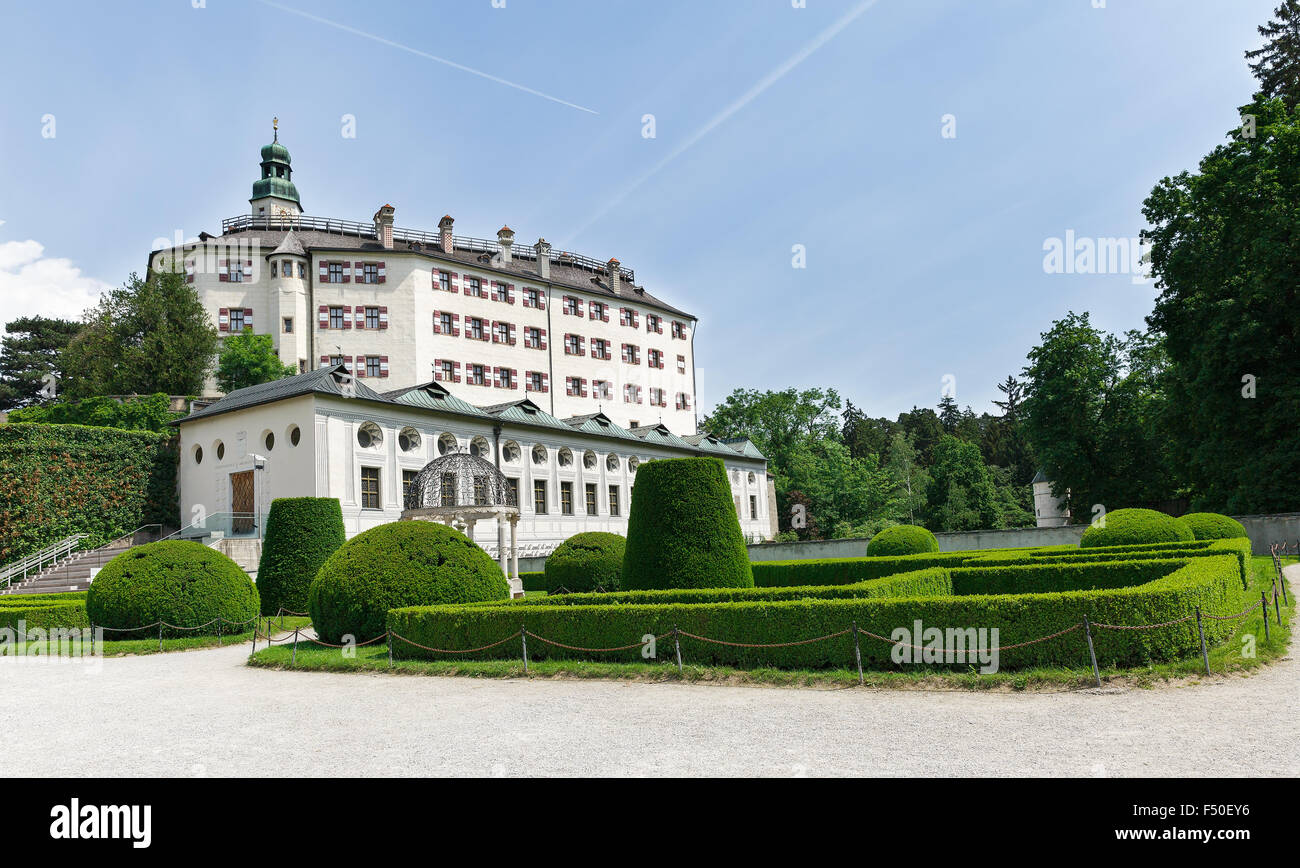 Bellissimo Palazzo Ambras a Innsbruck in Austria Tirol Foto Stock