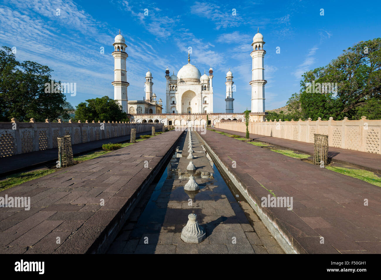 Il bibi-ka-maqbara fu costruito nel 1660 da aurangzeb in memoria della sua prima moglie, dilras banu begam Foto Stock