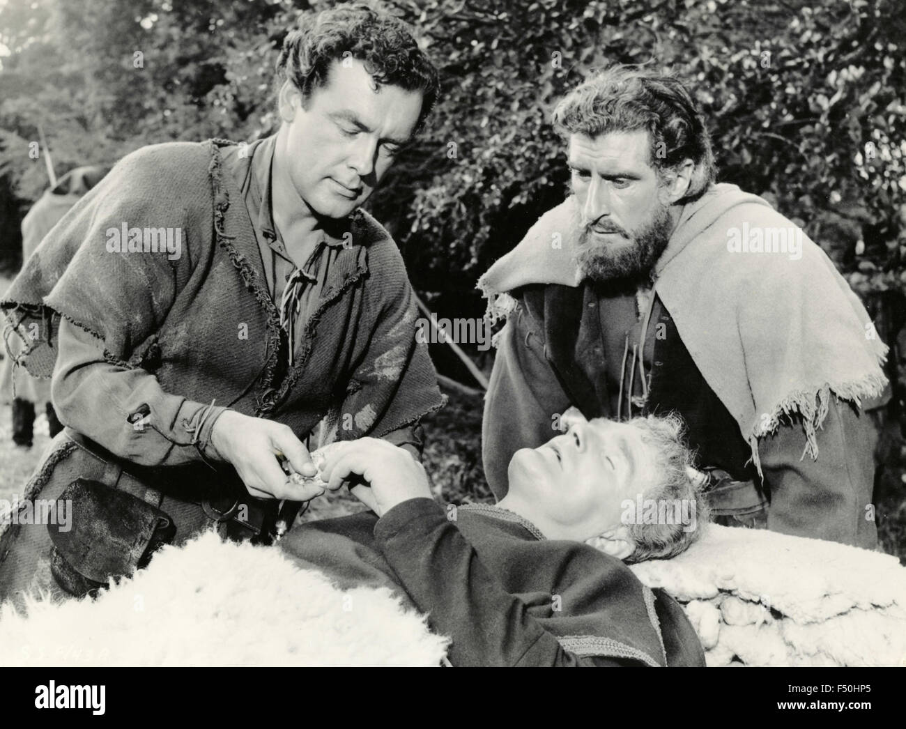 Gli attori Richard Greene e Nigel Green in una scena del film "parola di Foresta di Sherwood' , Regno Unito 1960 Foto Stock