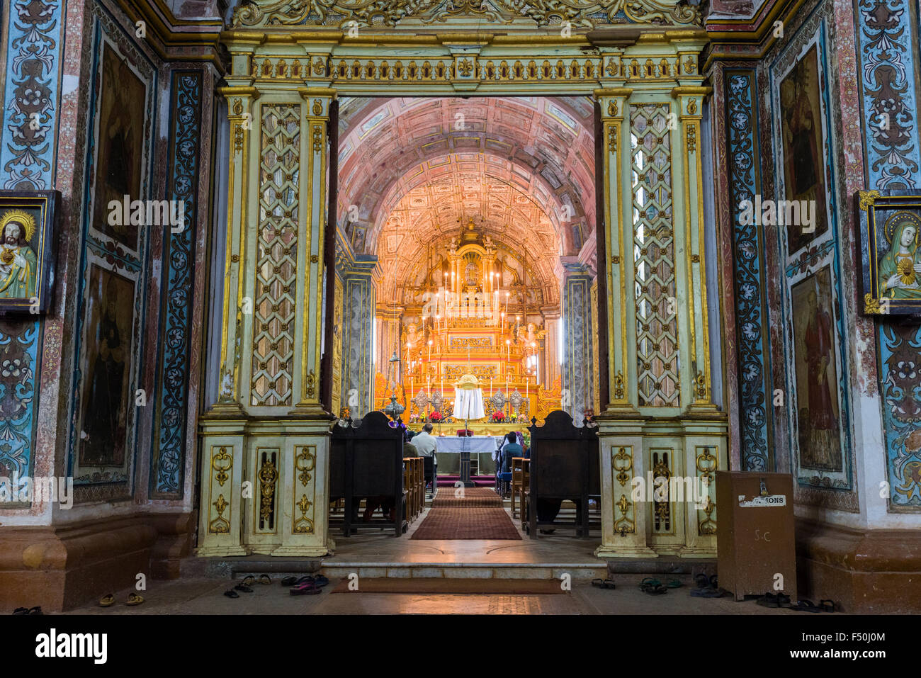 All'interno della cattedrale di se nel vecchio goa, una delle restanti grandi edifici costruiti dai portoghesi nel XVI secolo quando divenne di Goa Foto Stock