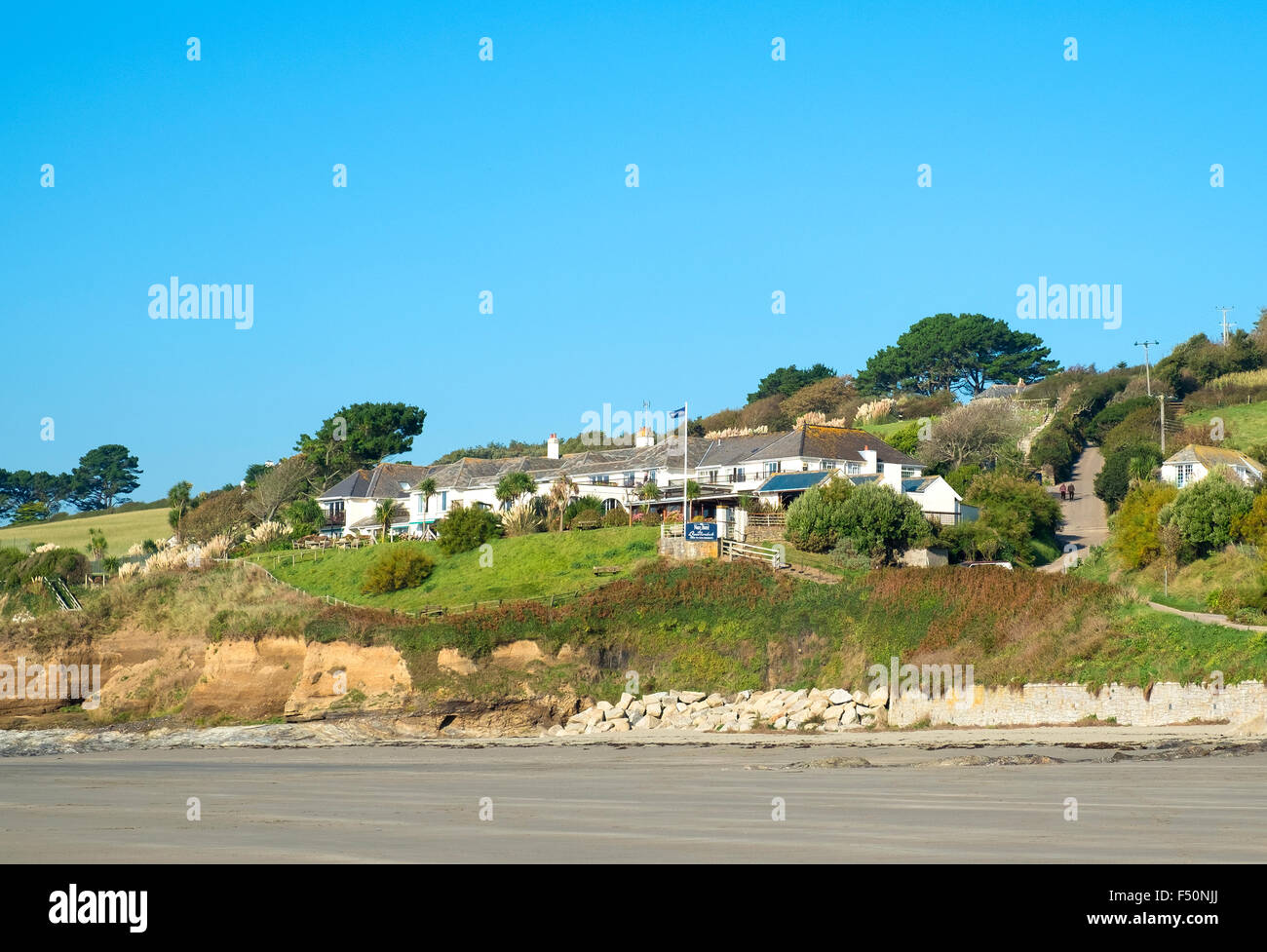 I NSI hotel si affaccia sulla spiaggia di carne in cornwall, Regno Unito Foto Stock